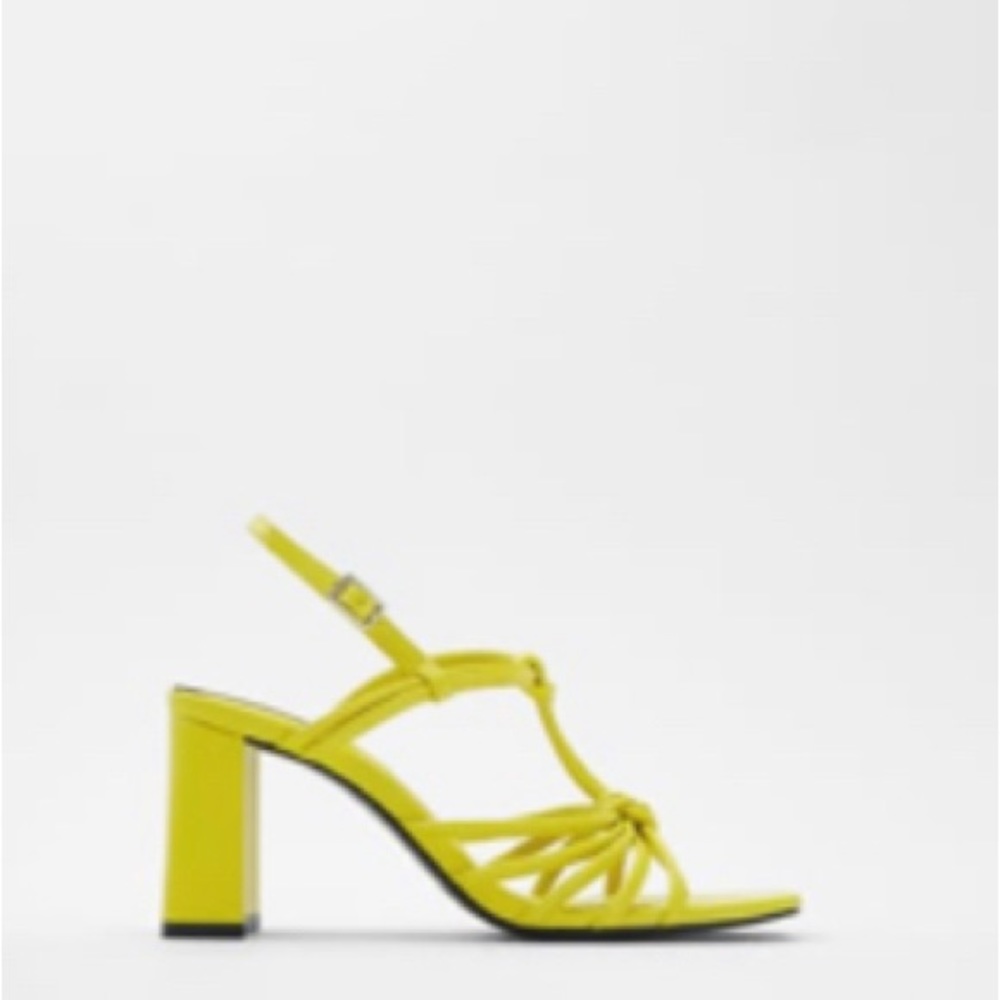 YELLO HIGH HEELED SANDALS WITH KNOT
3.25 in' HEEL